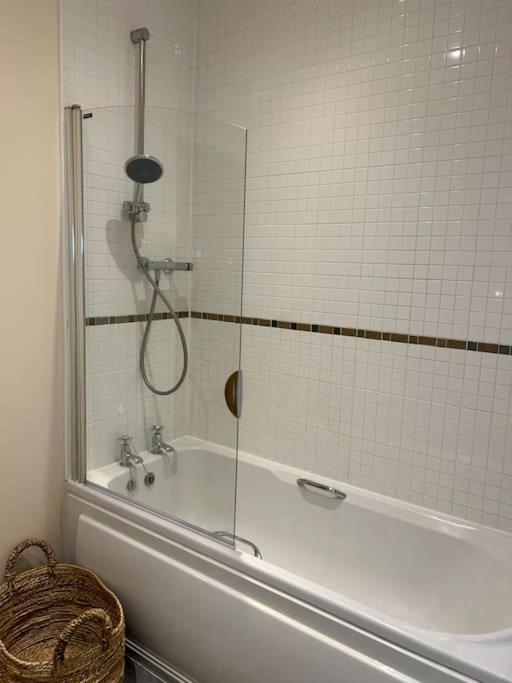 Central Birmingham City Apartment -Smart Tv - Free Parking Onsite Bagian luar foto