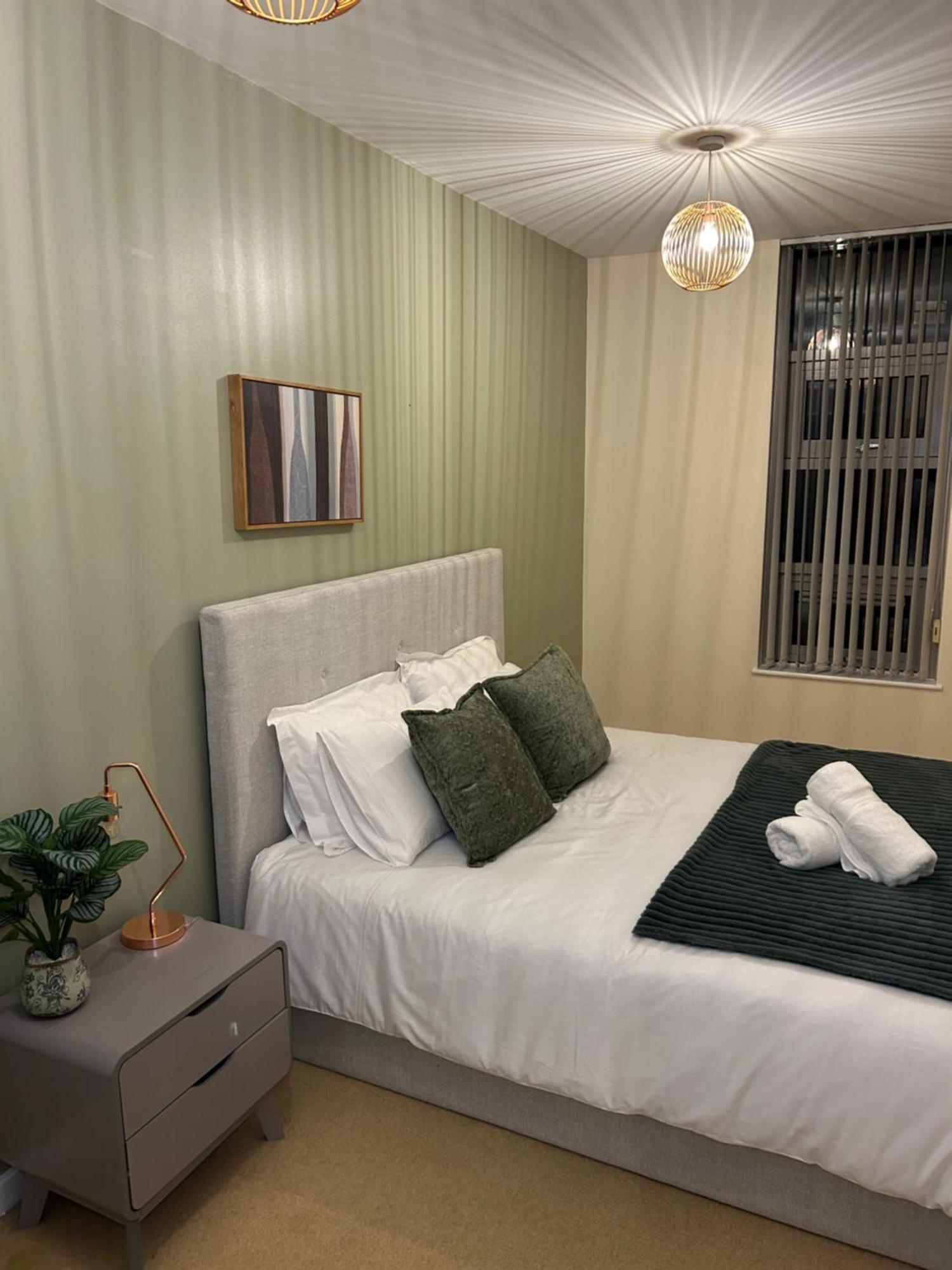 Central Birmingham City Apartment -Smart Tv - Free Parking Onsite Bagian luar foto