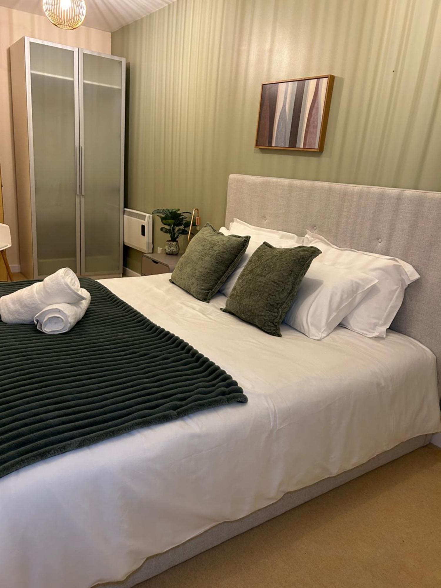 Central Birmingham City Apartment -Smart Tv - Free Parking Onsite Bagian luar foto