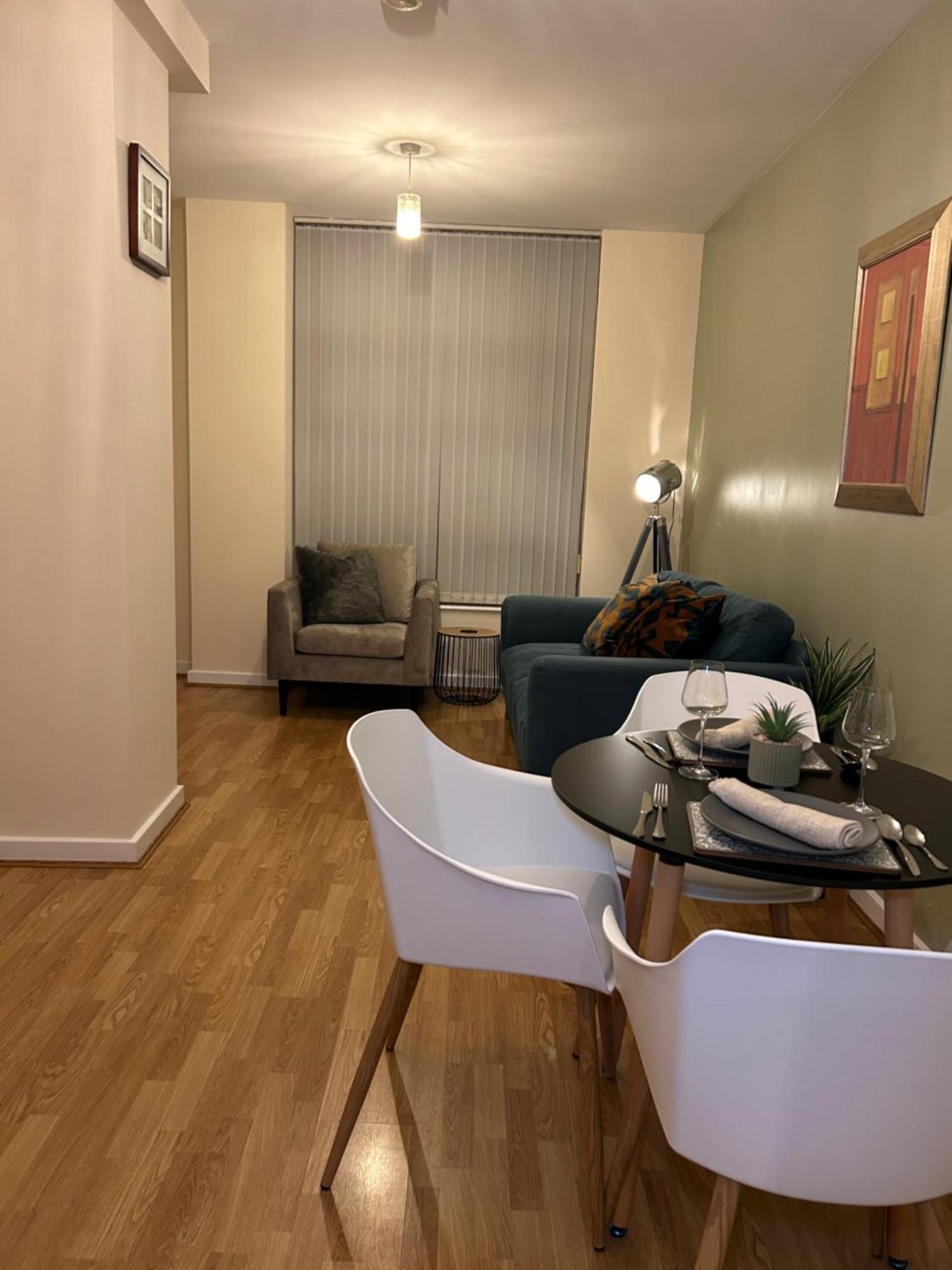 Central Birmingham City Apartment -Smart Tv - Free Parking Onsite Bagian luar foto